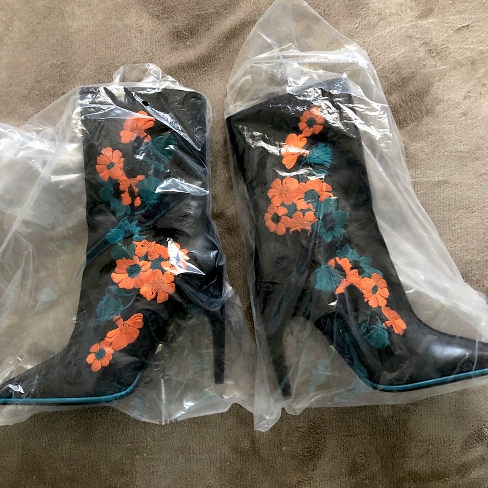 VERSACE BOOTIES VITELLINO